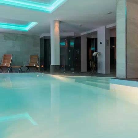 Отель Grand Des Alpes 5*